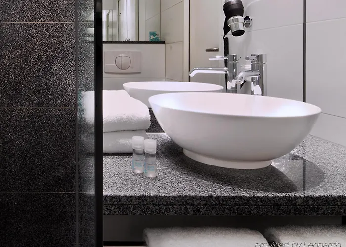 One Frankfurt-messe Hotel 3*
